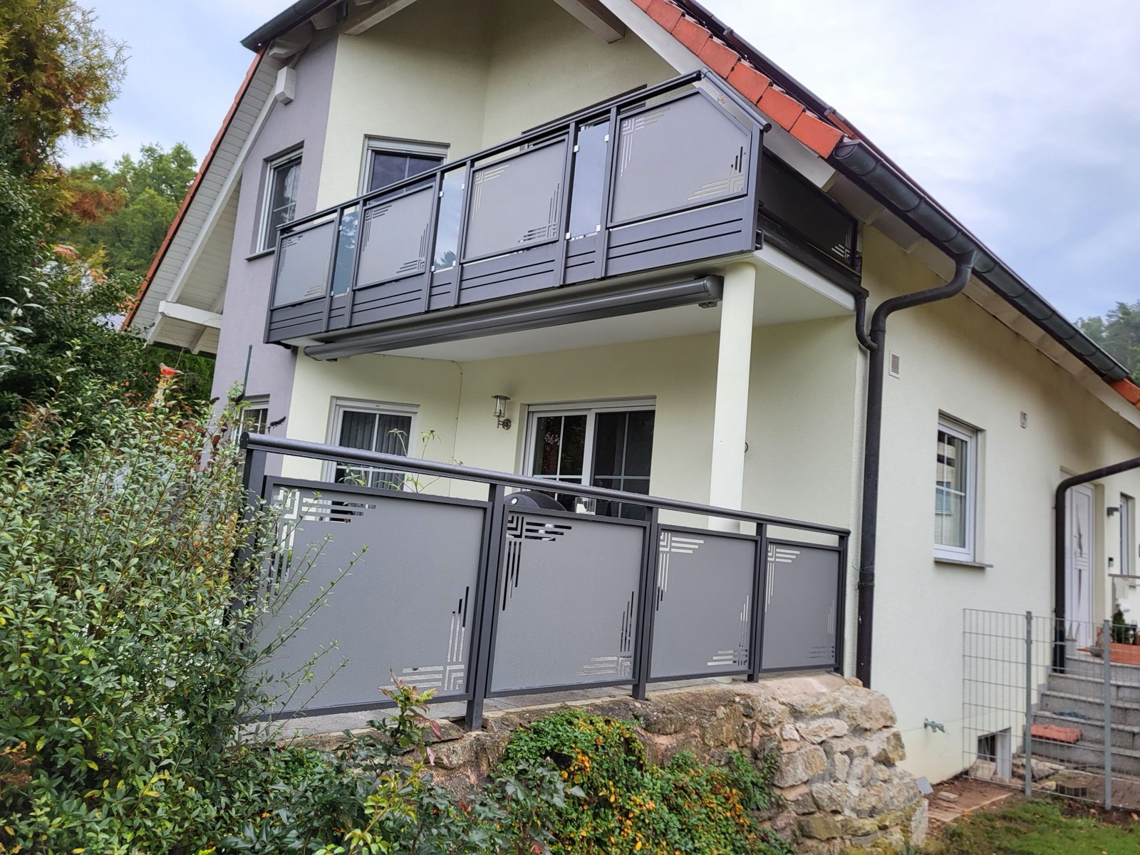 Geländer aus Edelstahl für Balkone mit zeitlosem Design