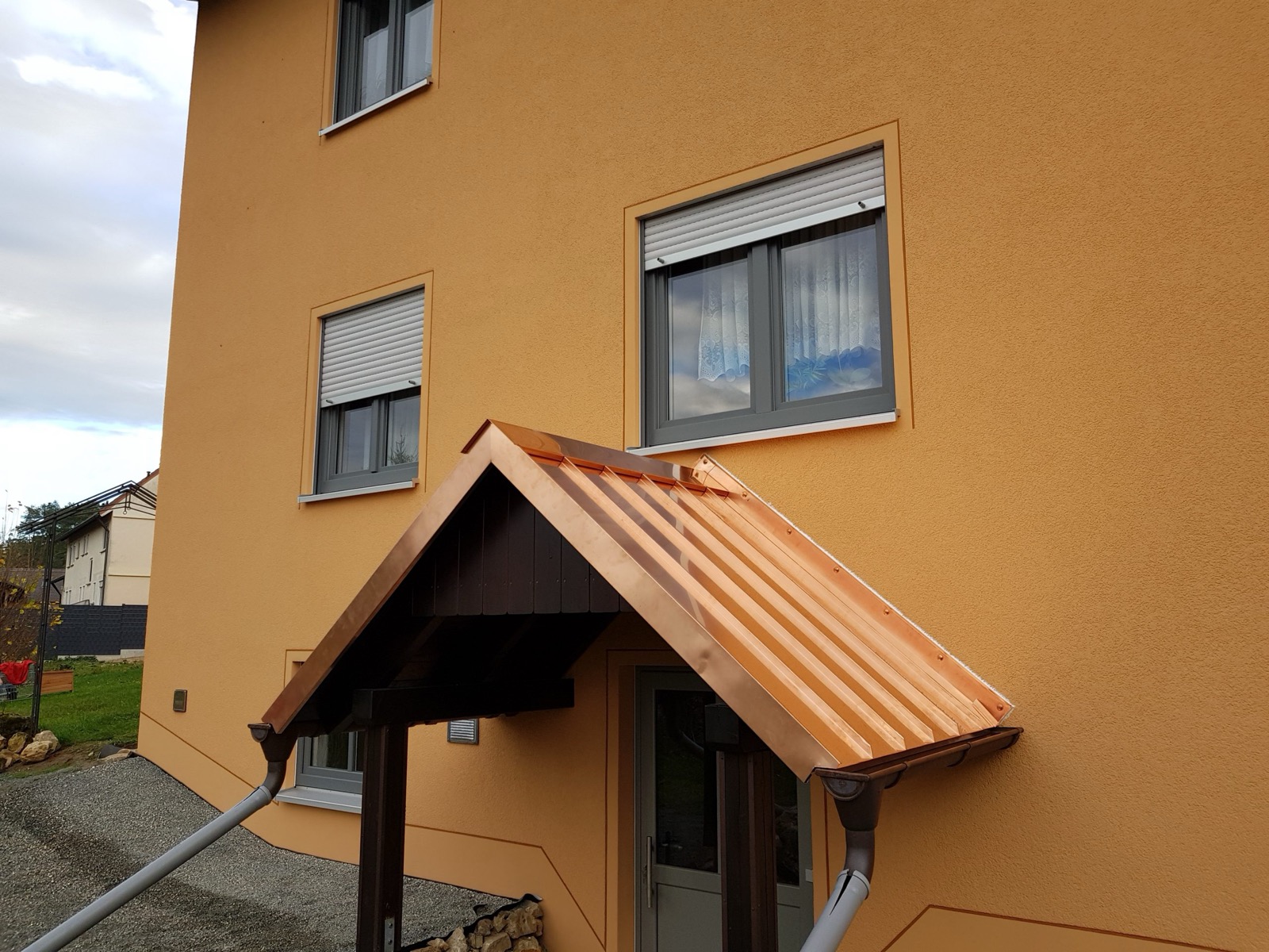 Metallbedachung aus Aluminium für witterungsbeständigen Schutz