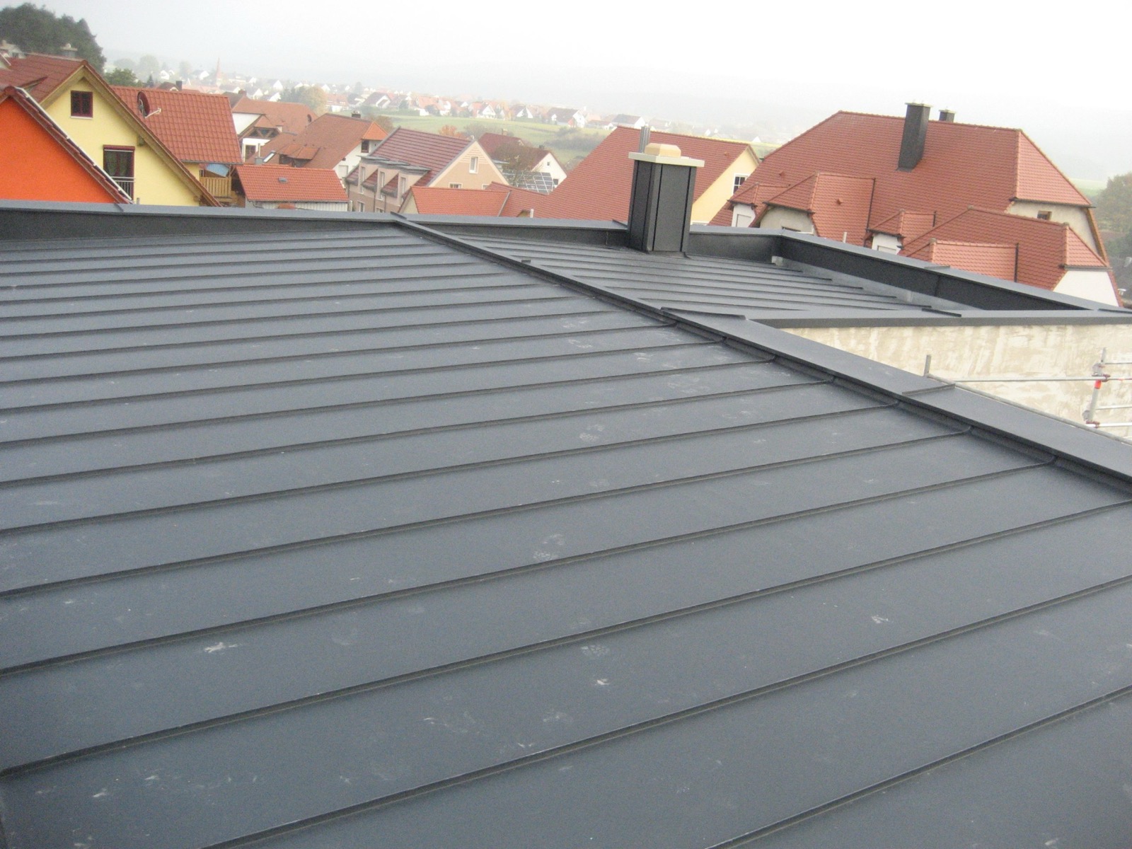 Blechdach aus Metall als langlebige Dachlösung
