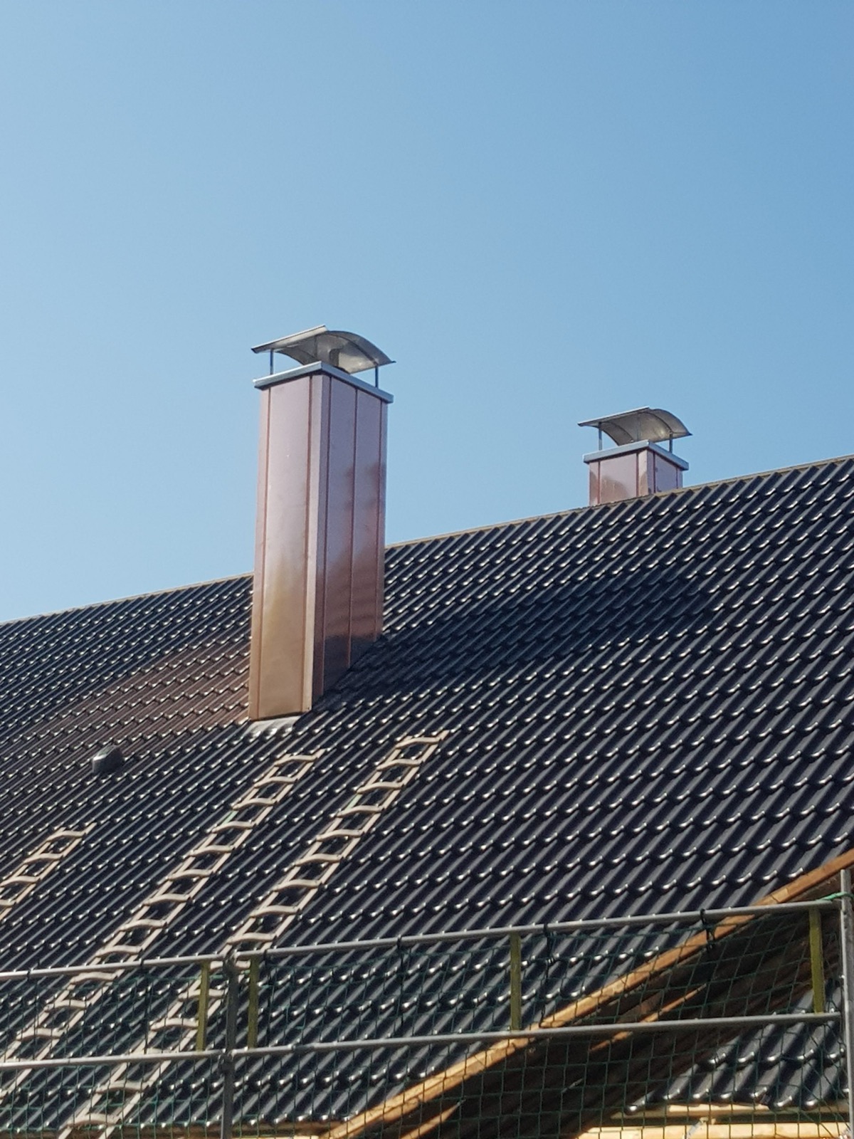 Kaminverblechung aus Metall für dichte Dachanschlüsse