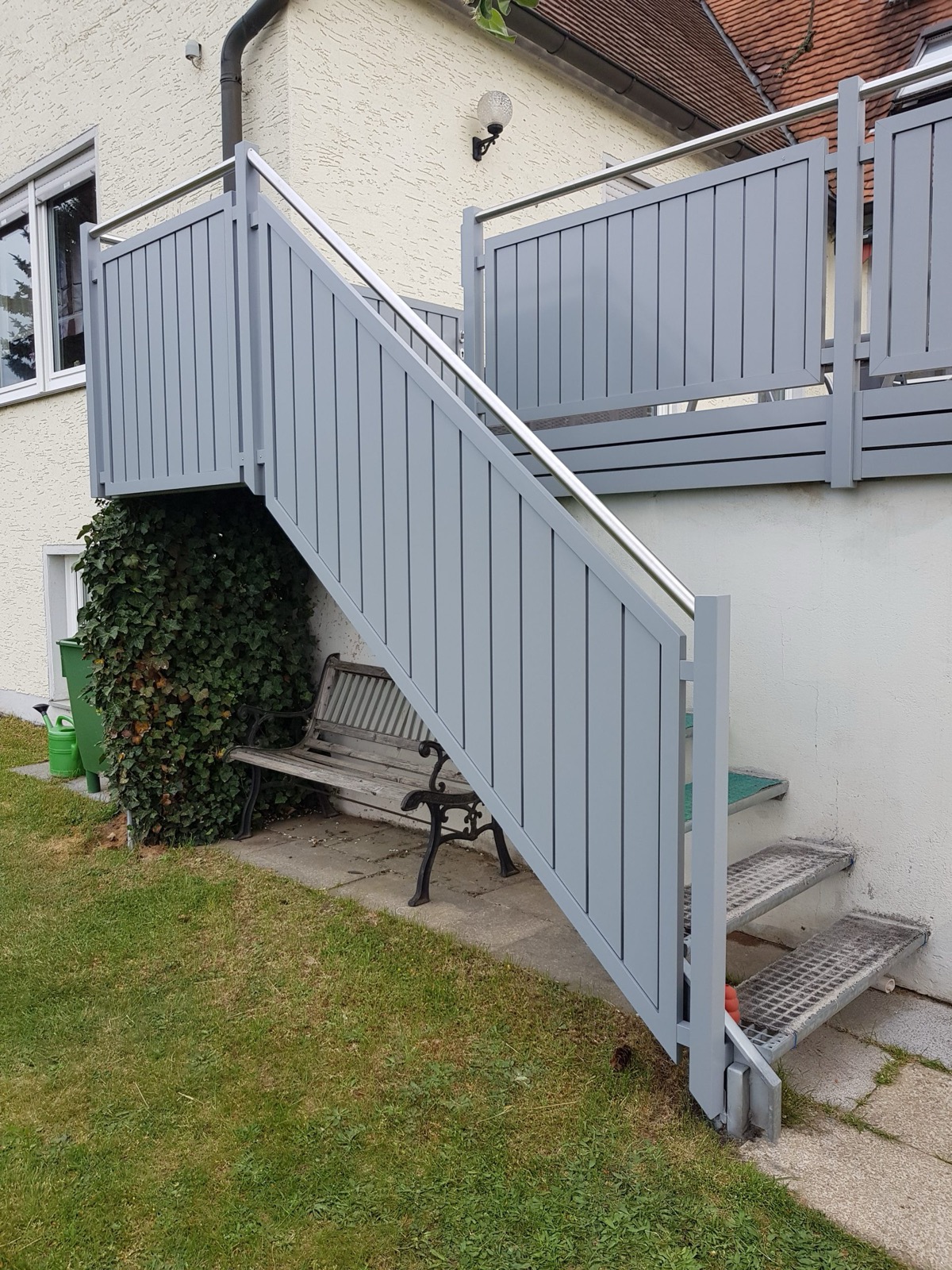 Metalltreppe mit rutschfesten Stufen