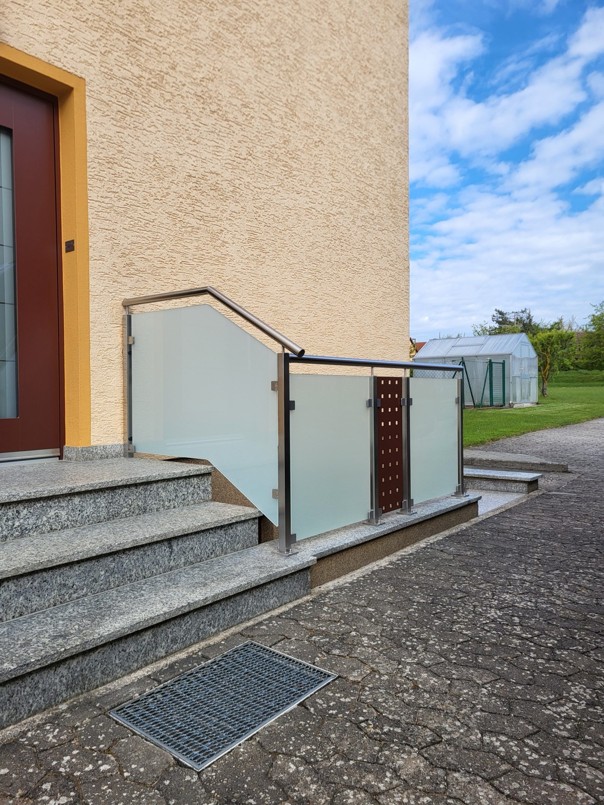 Wendeltreppe aus Metall mit platzsparender Bauweise