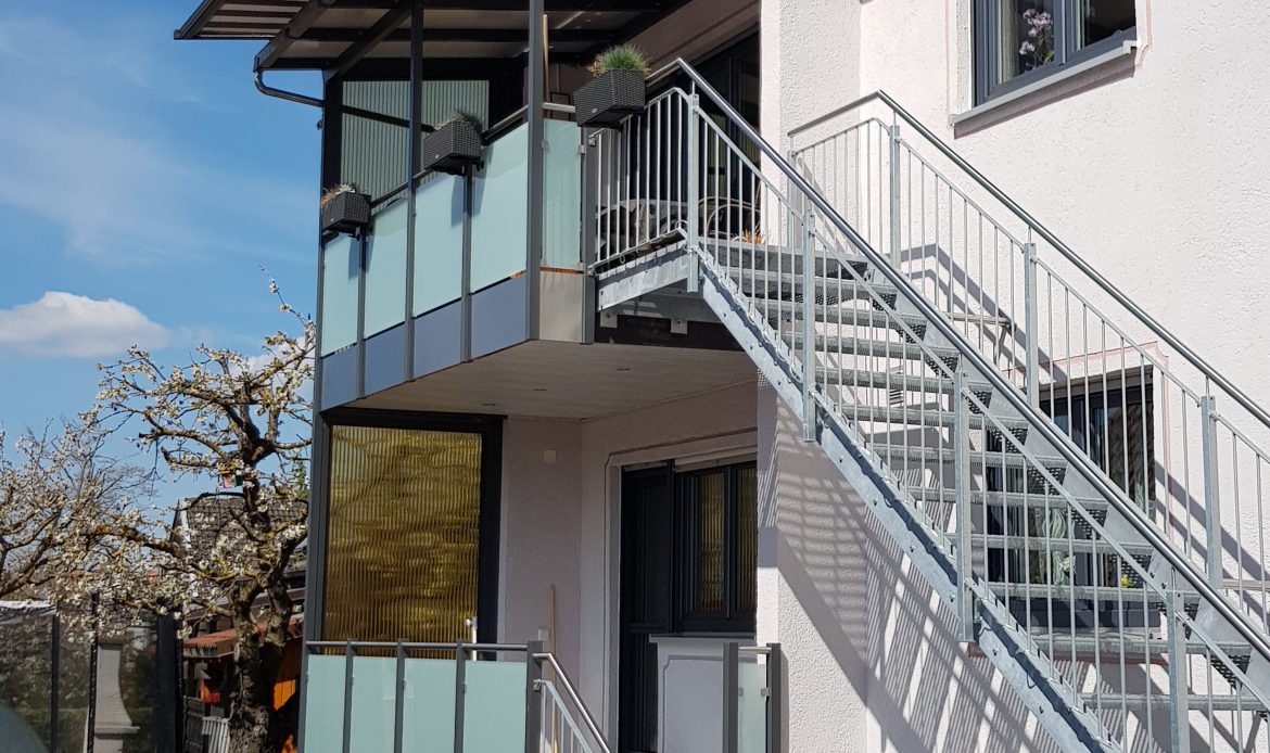 Treppen & Geländer 2 Balkongeländer aus Metall für sichere und langlebige Lösungen