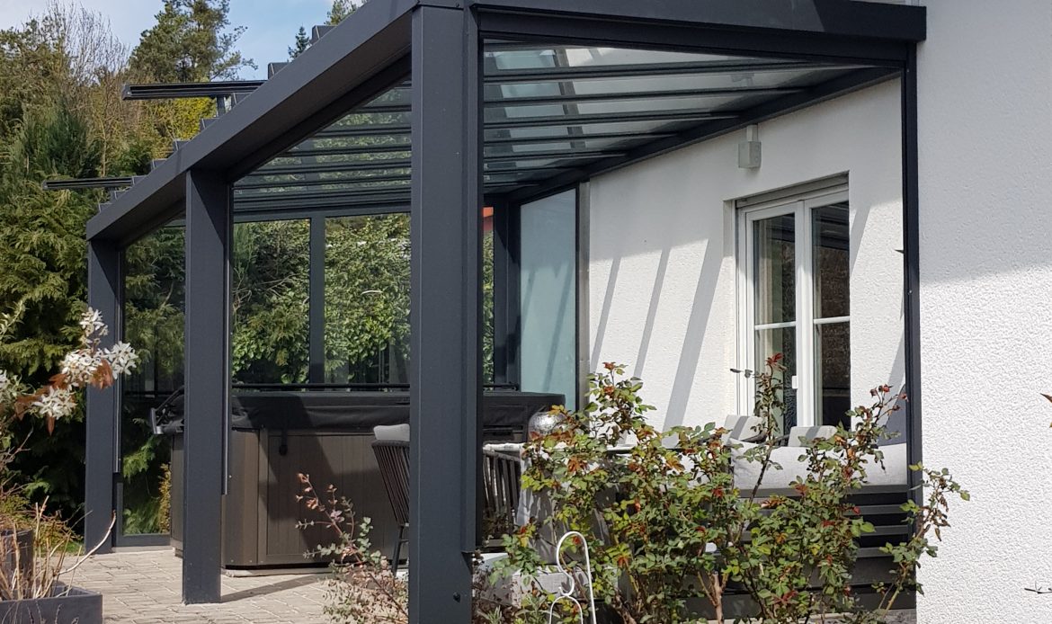 Vordach aus Metall für Hauseingang mit zeitlosem Design