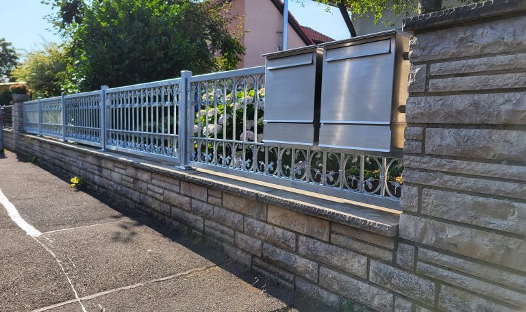 Einfahrtstor aus Metall für stabile und langlebige Zufahrtslösungen