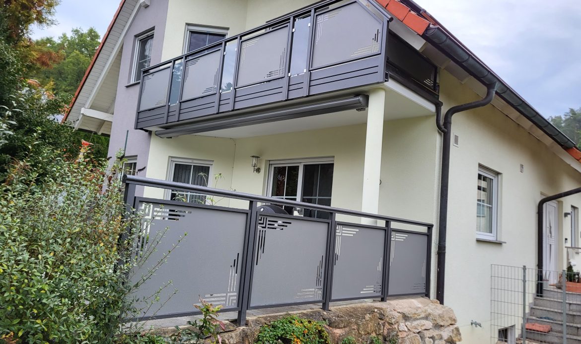 Geländer aus Edelstahl für Balkone mit zeitlosem Design